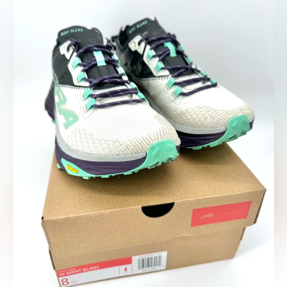 Altra women’s Mont Blanc - size 8. Color: Black/Green